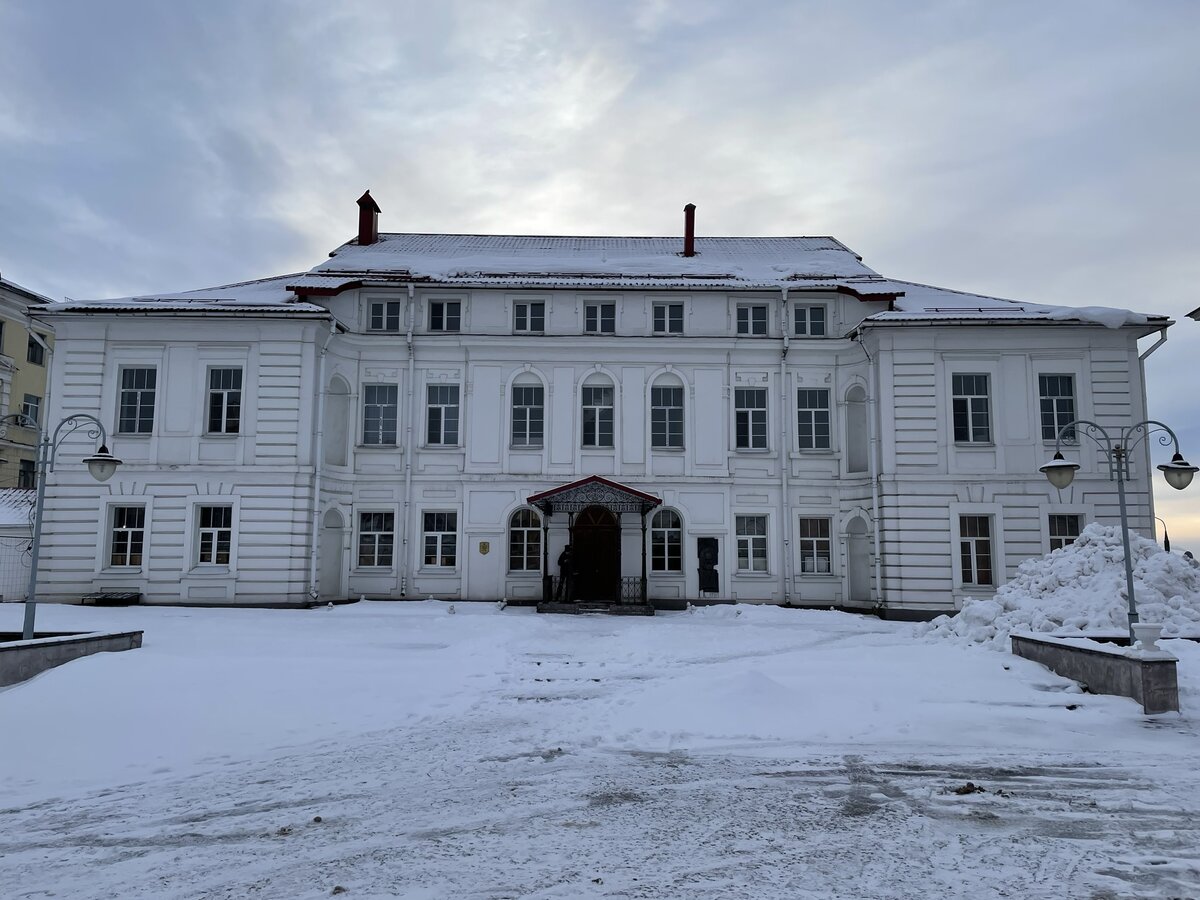 Парадный фасад дворца