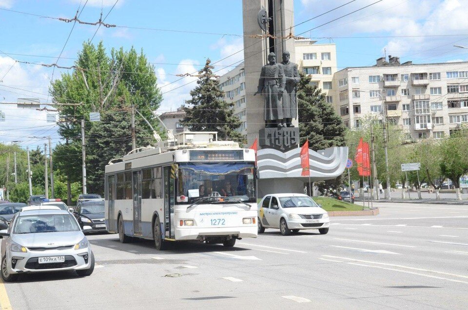     Общественный транспорт будет ходить в праздничные дни до полуночи. Геннадий БИСЕНОВ