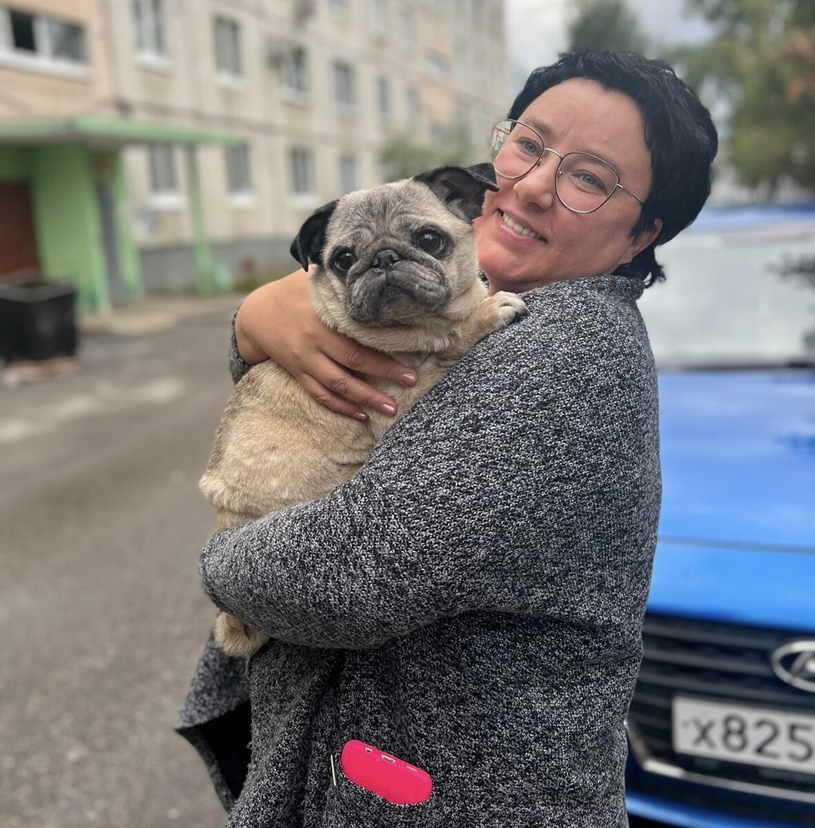 Собачку назвали Юлькой. Юлька с новой владелицей 