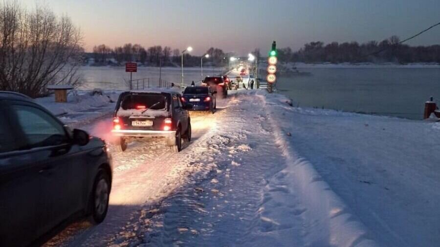     Понтонный мост в Павловском районе снова доступен для местных жителей. Как сообщил глава района Алексей Кириллов, переправа была сведена.