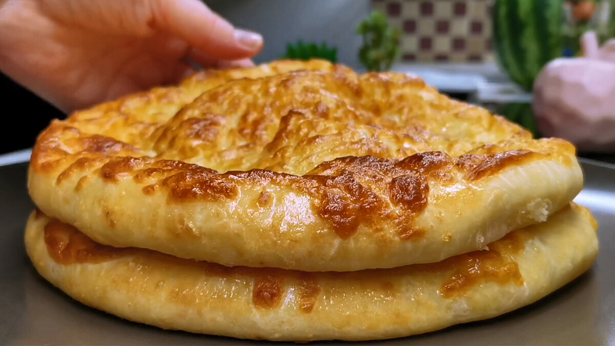 Лепешка с мясом название. Творожная лепешка с сыром в духовке. Хлеб индии наан. Лепешка с творогом 6 букв сканворд. Лепешки из тапиоки.
