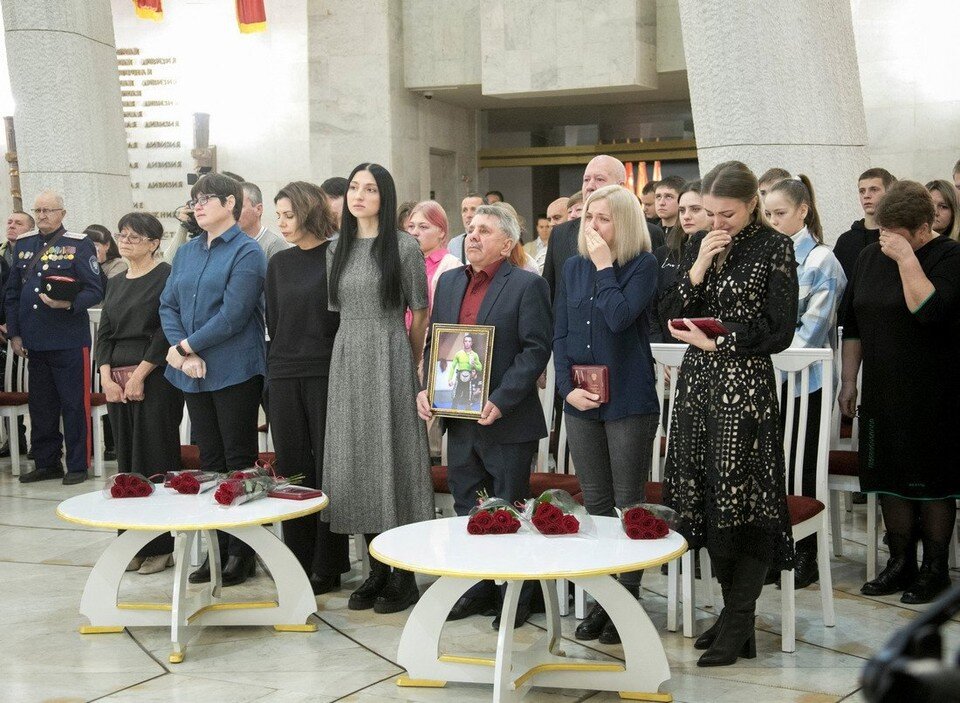     Ордена вручили родным и близким. Фото: музей-панорама «Сталинградская битва»