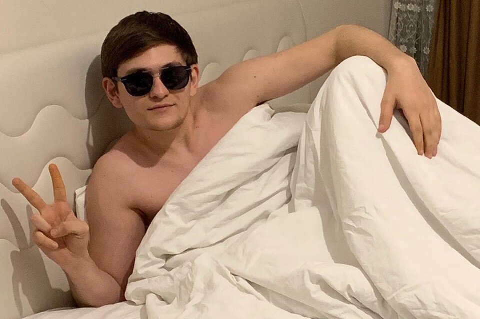     Ислам Бугаев обещал людям легкий доход  Личная страничка героя публикации в соцсети