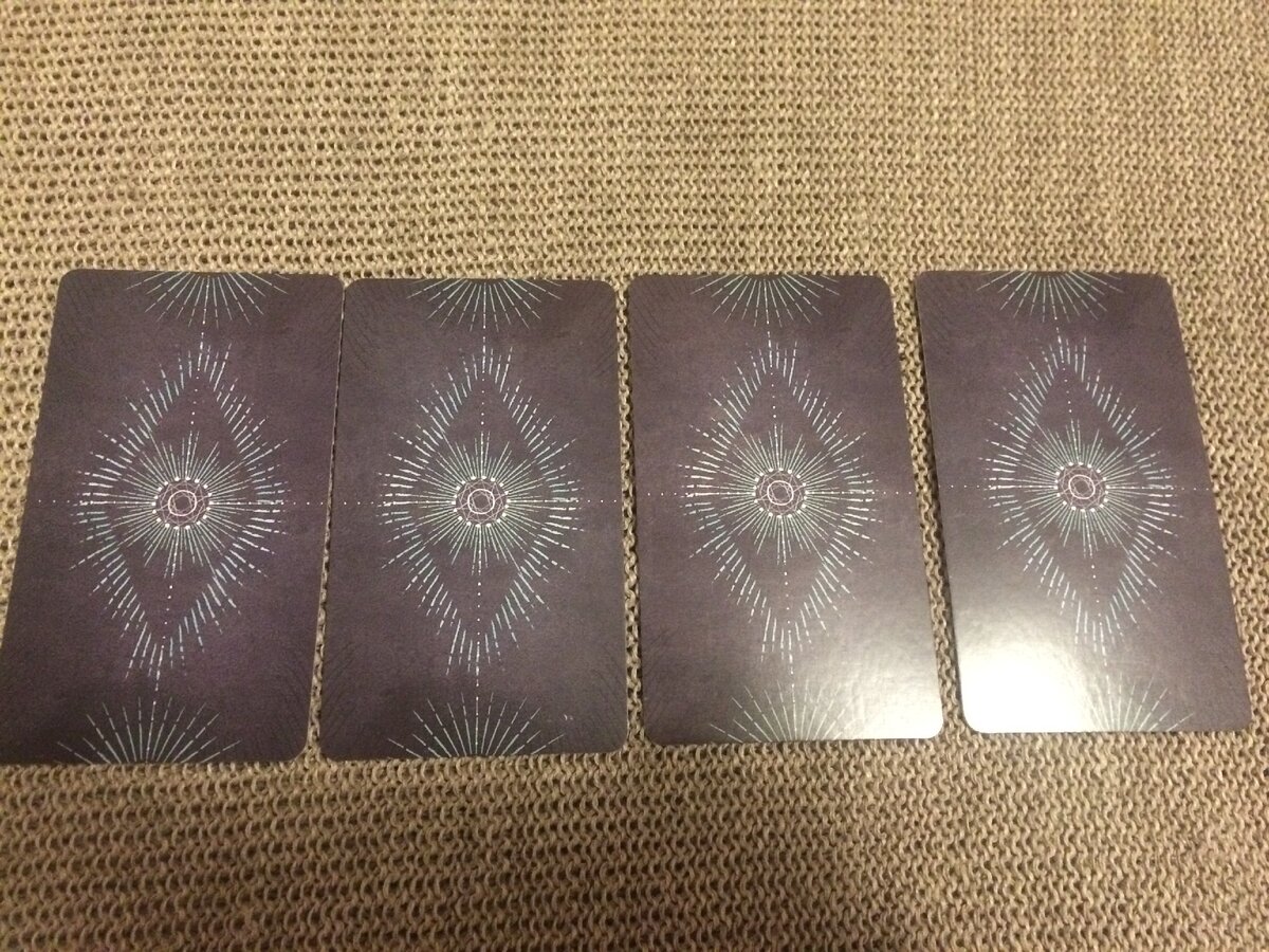 Четыре варианта - выбирайте карту, которая просится вам в руки:) 