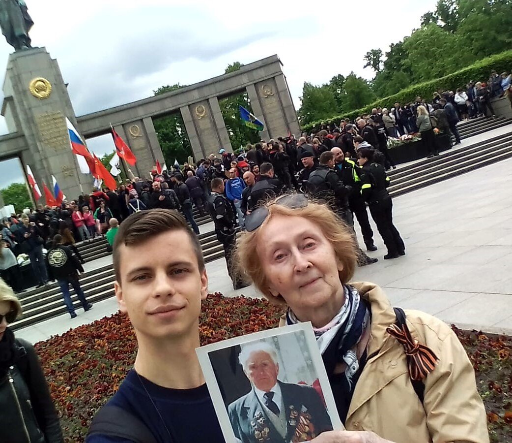 Бабушка и внук ( моя мамочка и племяш)