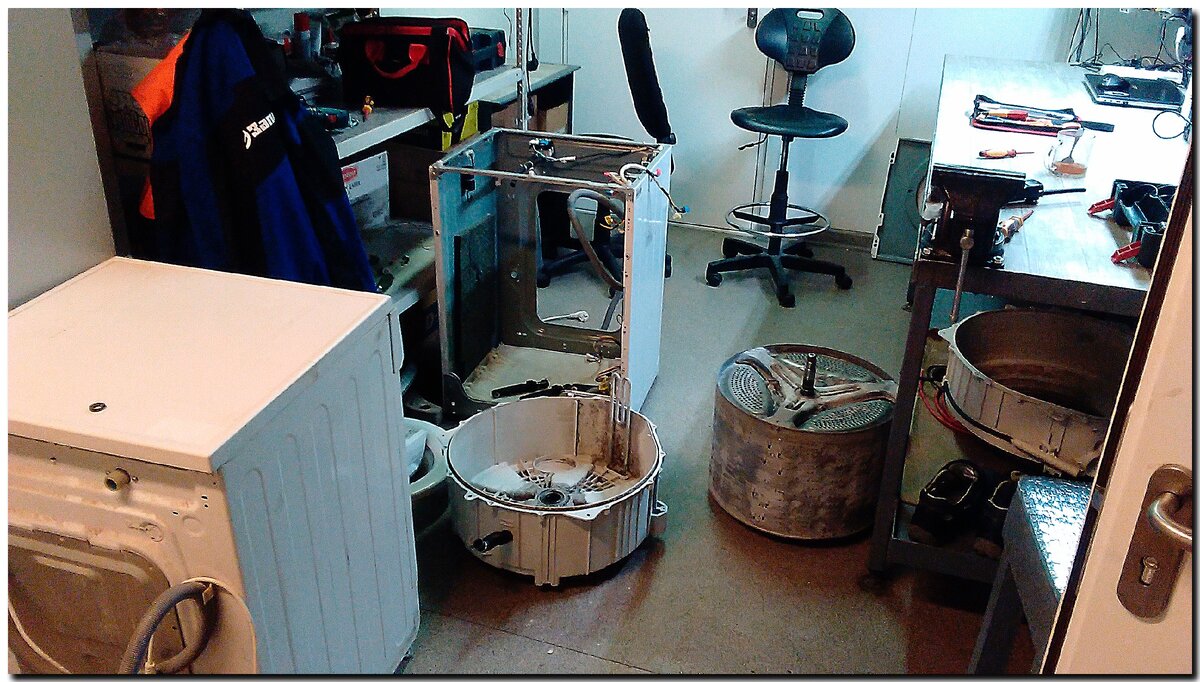 Успешно разобранная стиральная машинка и отремонтирована с помощью "донора". 