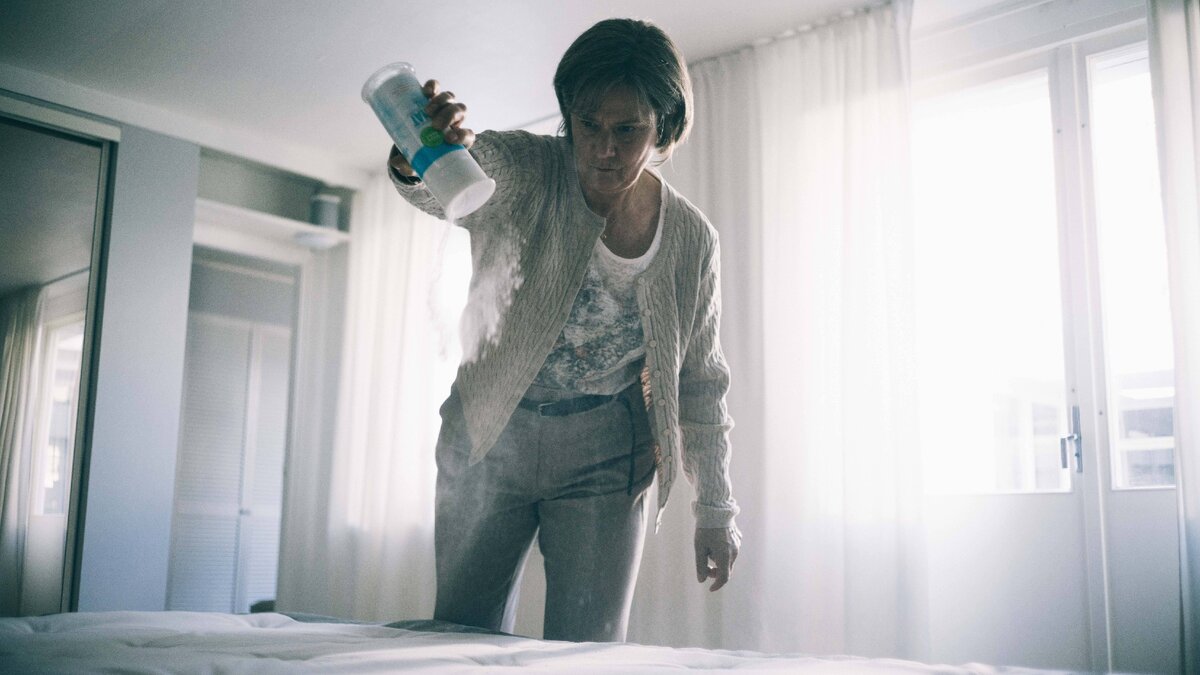 Кадр из фильма "Здесь была Бритт-Мари" (реж.: Тува Новотны)