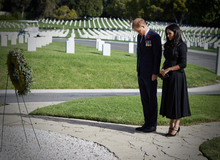 ...венок. Погрустили и....