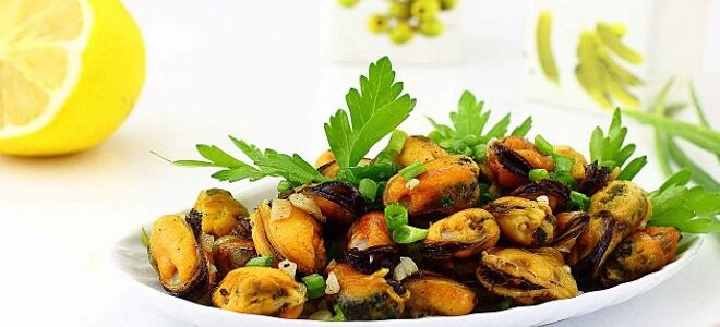  Продукты (на 1 порцию)
Мидии - 150 г
Лук зеленый - 3 шт.
Чеснок - 4 зубка
Петрушка свежая - 3 веточки
Масло подсолнечное - 2 ст. ложки
Соль - по вкусу
Перец черный молотый - по вкусу
Сок лимона - по вкусу