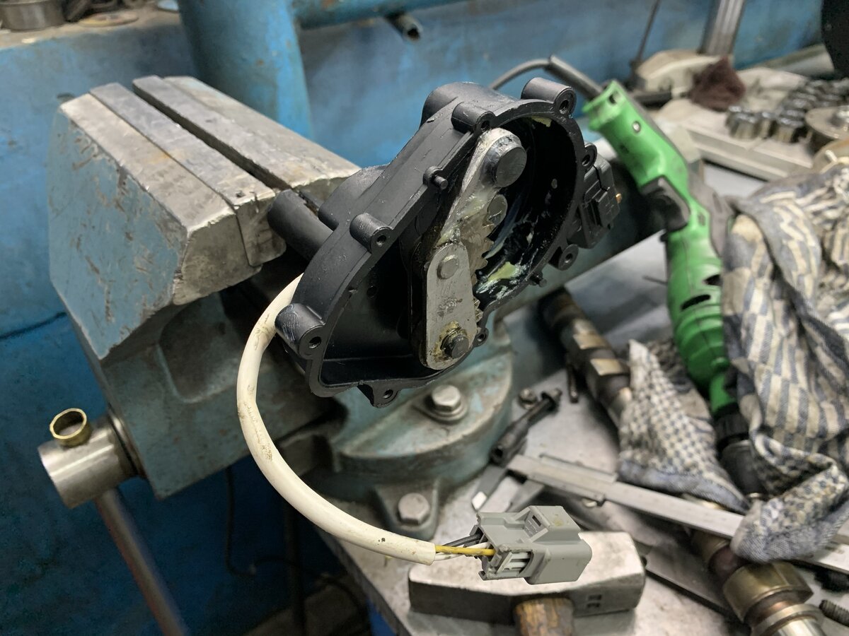 часы с механизмом. неисправности приводного вала таблица. таблица основных неисправностей системы охлаждения. тормозная система уаз 469 хантер. выход из строя механизма.