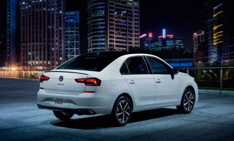 Volkswagen Polo в максималке + пакет Спорт (сзади).