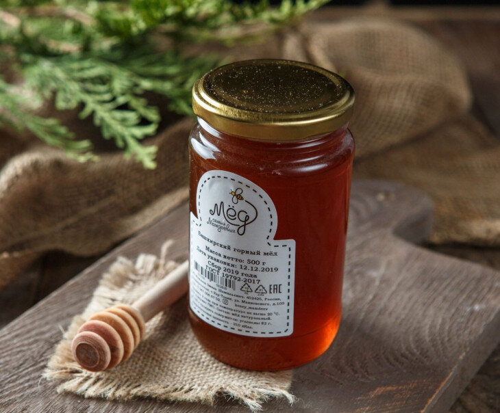 Горный мед из Башкирии. У него насыщенный сладкий вкус с ноткой терпкости. Баночка меда станет отличным новогодним подарком близкому человеку или самому себе 