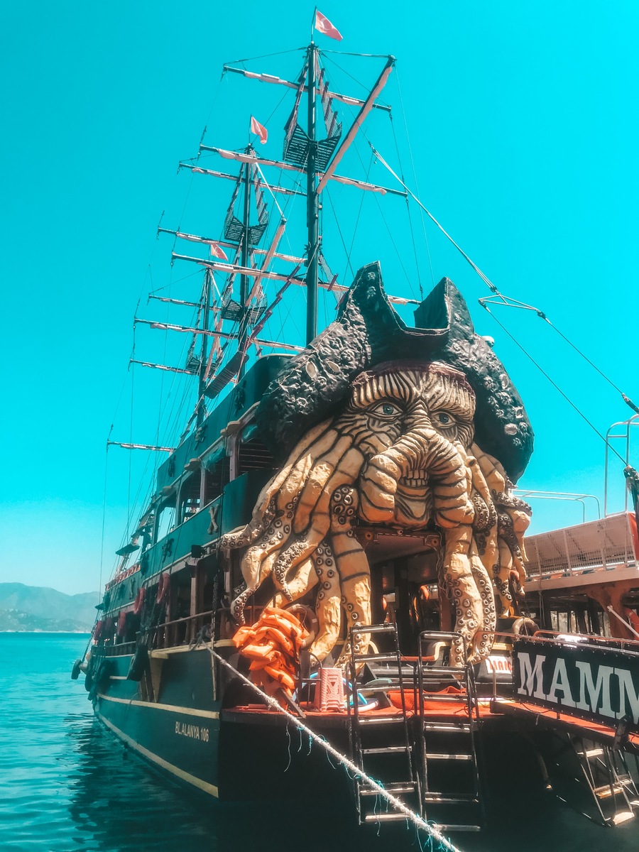 Так выглядел экскурсионный корабль