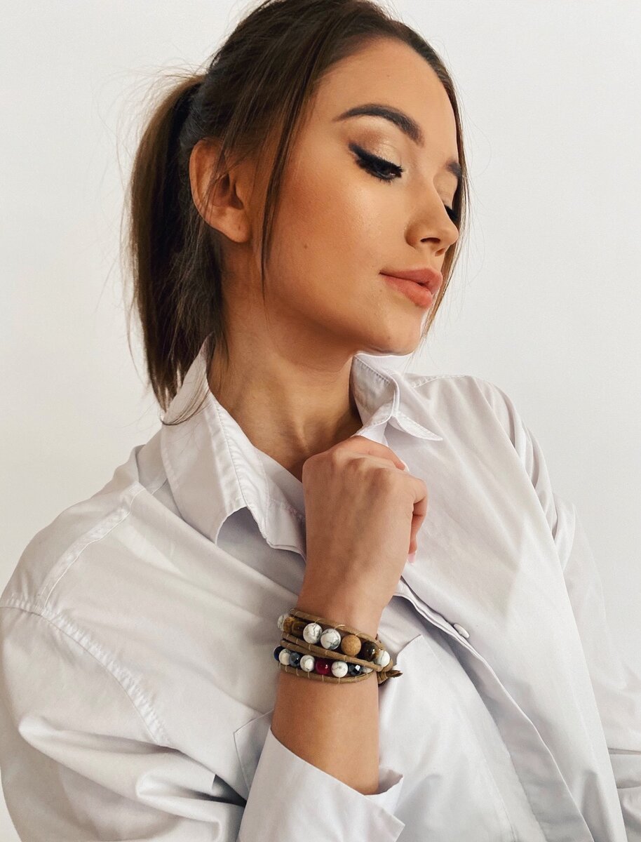 На фото браслет из натуральных камней