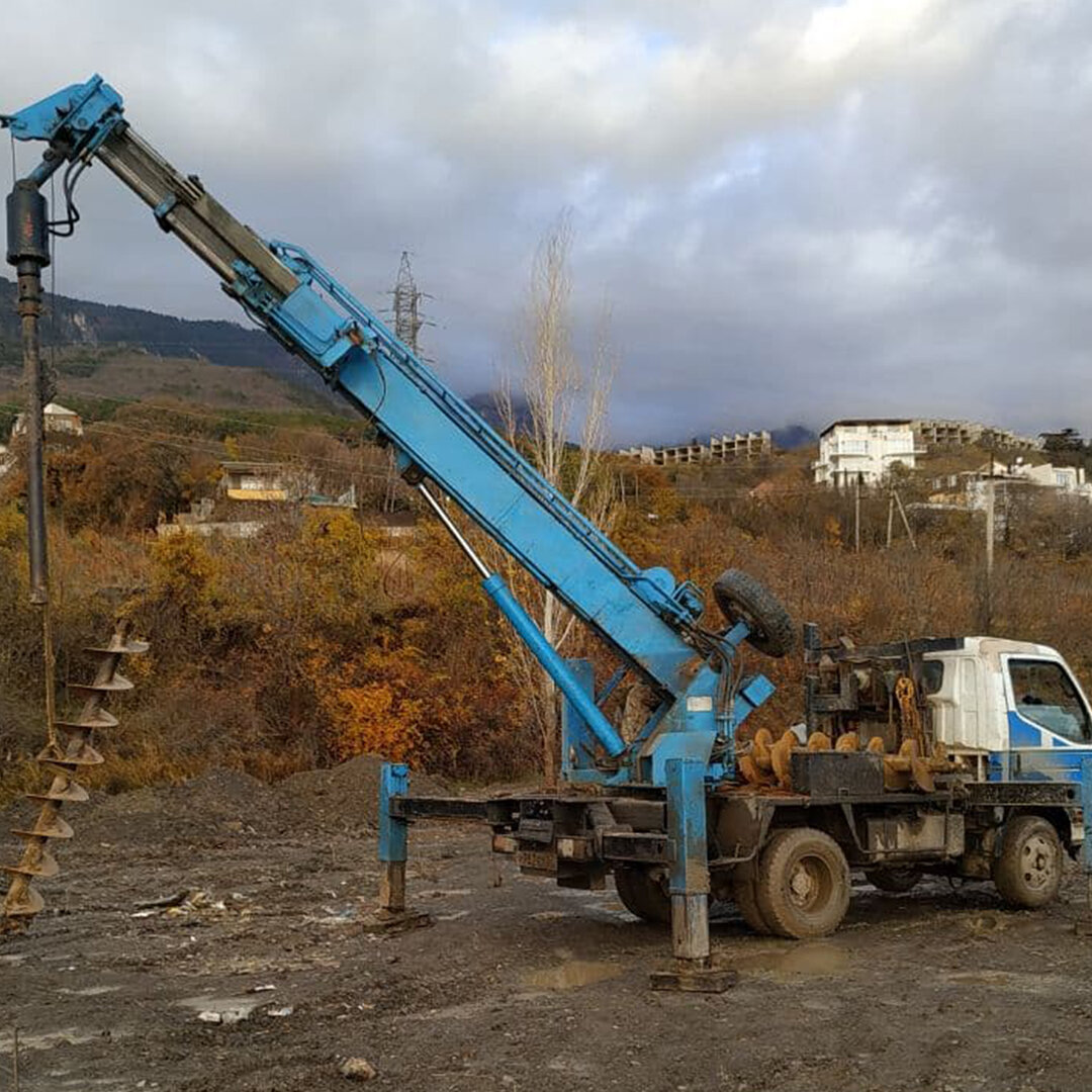 Техника для бурения свай. 