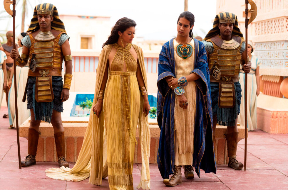 Кадр из сериала «Тут» (2015 год).