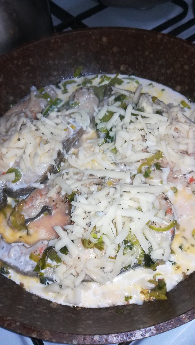 Готовая треска под сырной шапкой