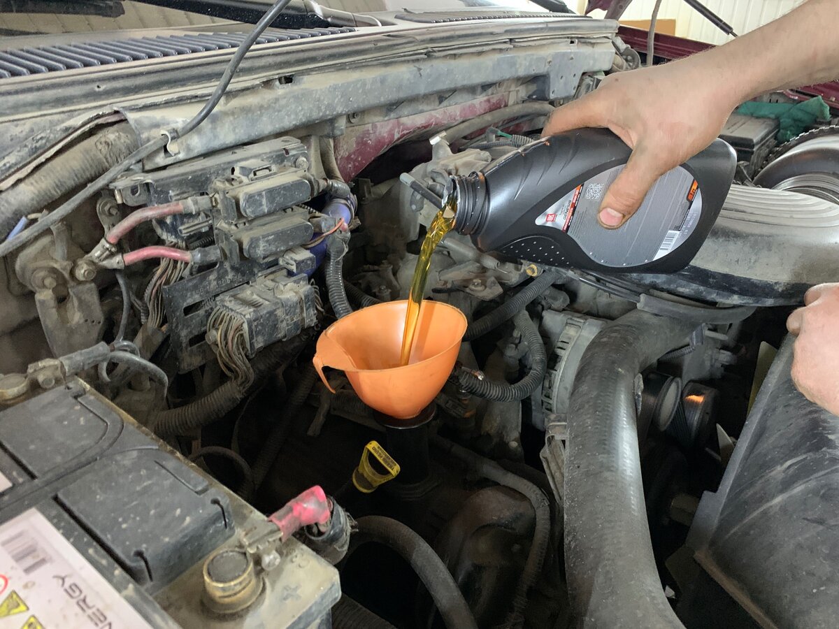 Пробовал заливать разное масло, но ситуация не менялась