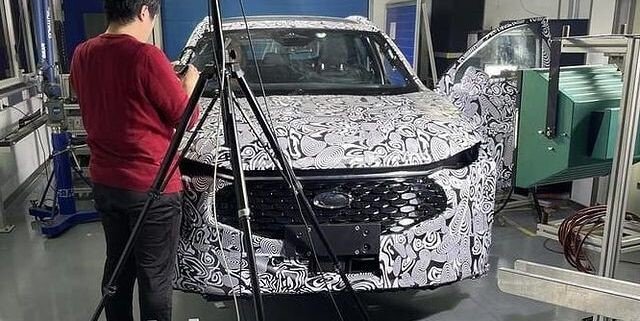 Просочившиеся изображения Ford Fusion показывают форму авто и экраны от стены до стены