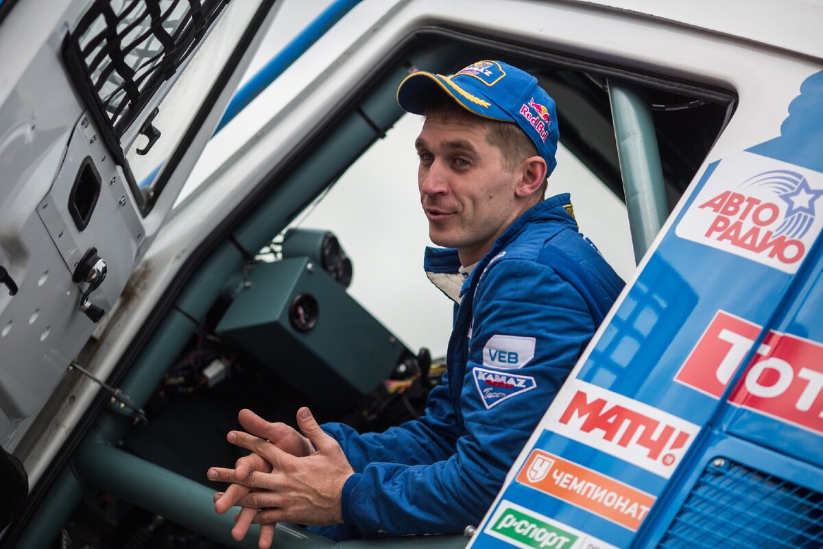 Сотников спорт. Дмитрий Сотников КАМАЗ мастер. Дмитрий Сотников Дакар. КАМАЗ Дмитрия Сотникова. Дмитрий Сотников экипаж.