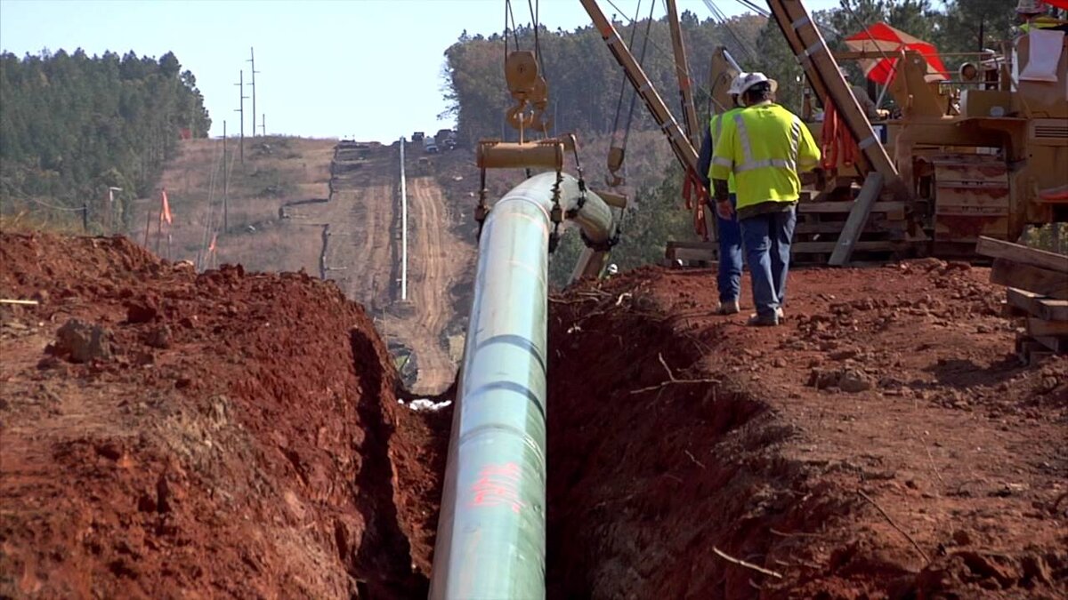 Прокладка газопровода  -дело длинное и муторное и затратное.  фото: картинки яндекса. 