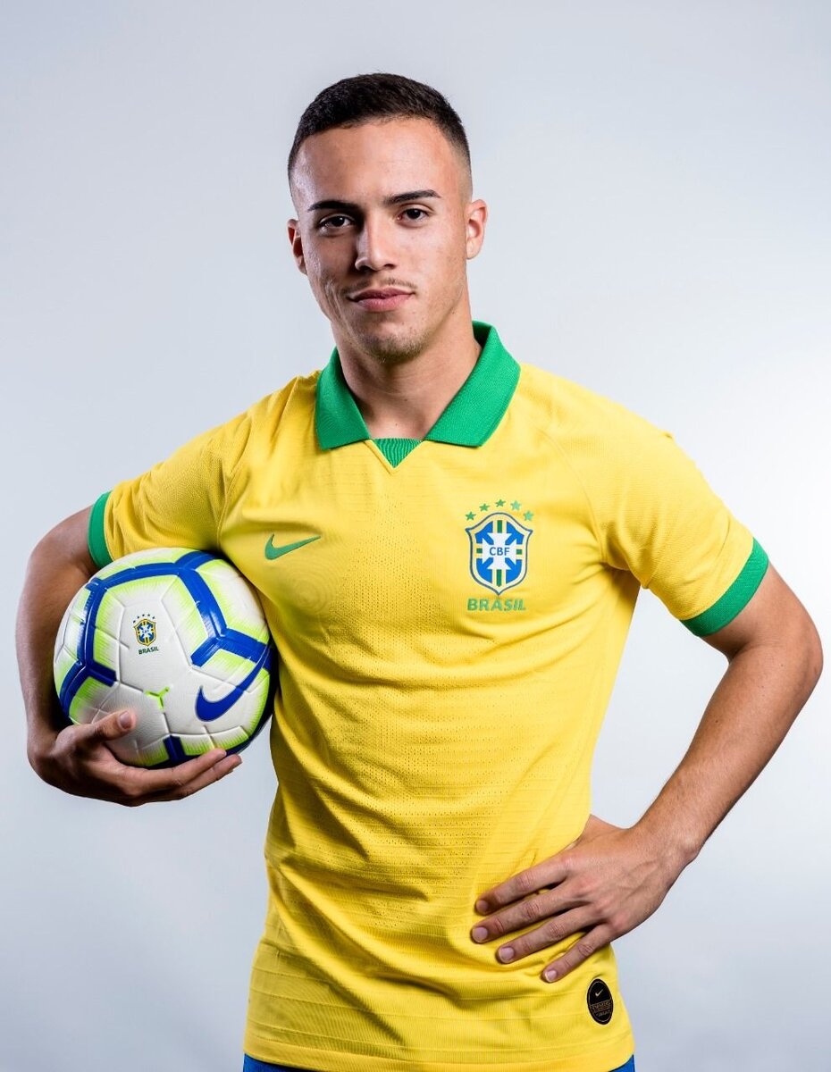 Жуан Пеглоу (19 лет) — «Интернасьонал»