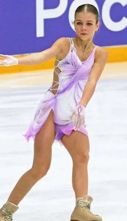 фото из открытых источников. 3-е платье Трусовой в короткой программе.