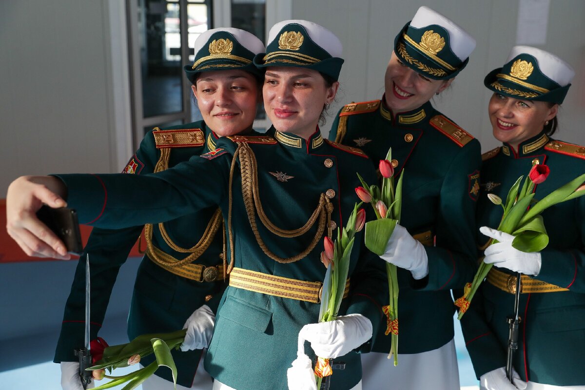 Военнослужащие сводного женского взвода - Фото: ДОНАТ СОРОКИН/ТАСС