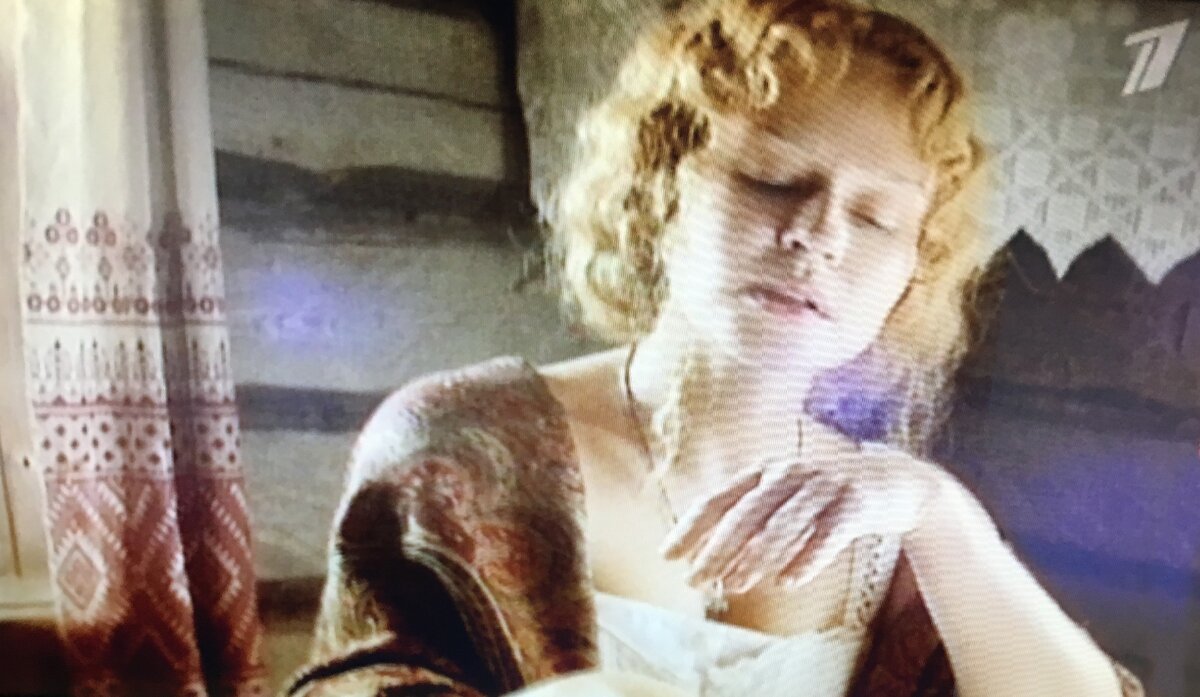 НАТАЛИЯ ПЕРЕСИЛЬД В РОЛИ АНФИСЫ. КАДР ИЗ ФИЛЬМА. СТРАННЫЕ БЛИКИ...