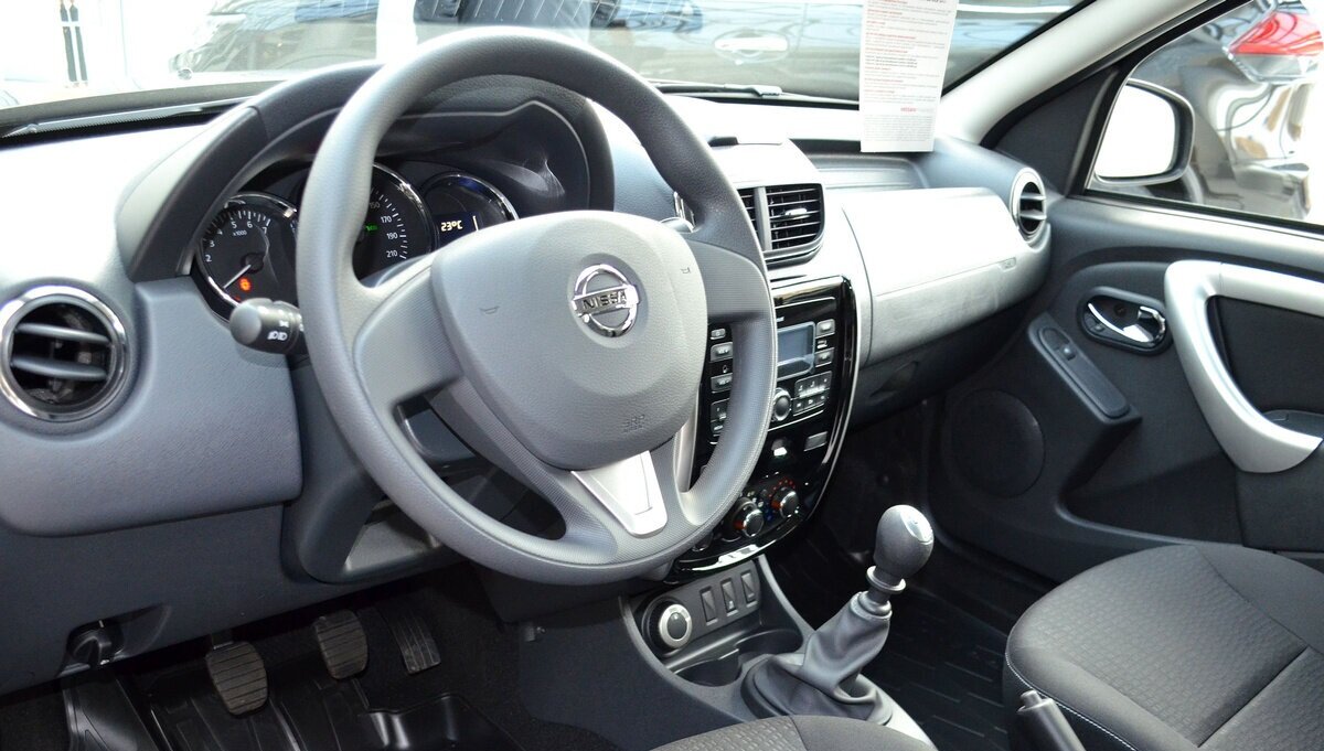 Что купить за 1,35 млн.руб. Nissan Terrano или Renault Duster. Обзор ...