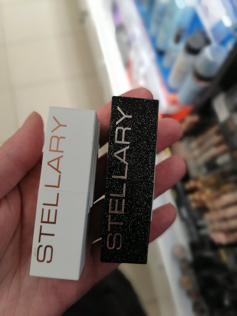 Помады из прошлых лимитированных коллекций - белой и розовой