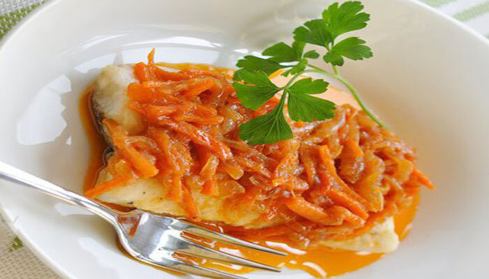 Треска морковь лук томатная паста