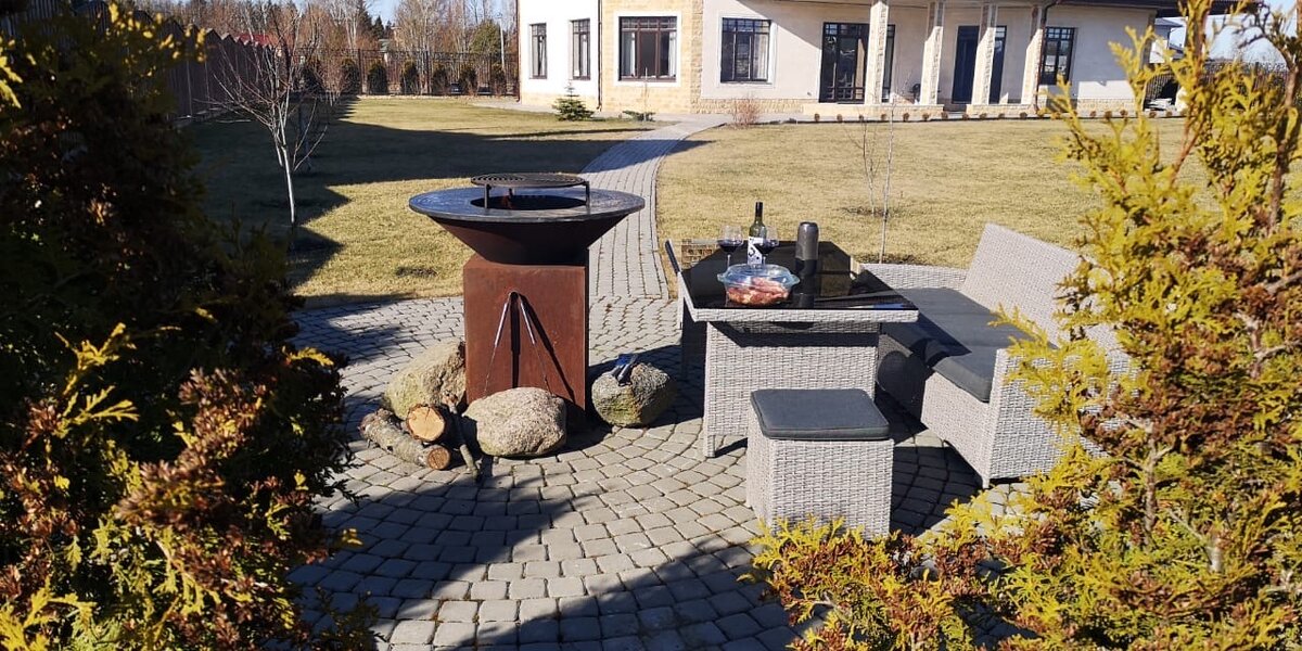 Садовый очаг KORWOOD HIT  на загородном участке. 