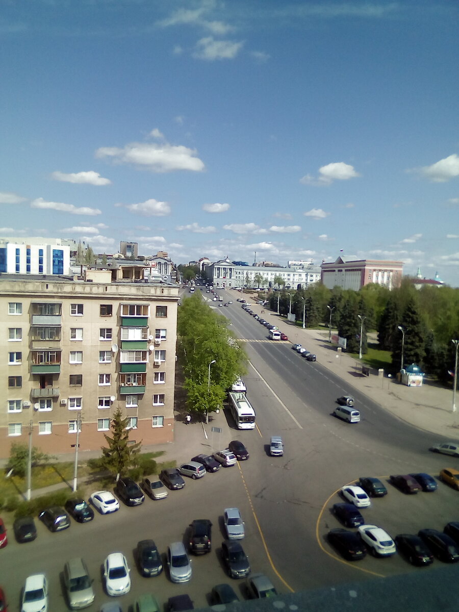 Вид на центр современного Курска с высоты колокольни Знаменского собора. Фото автора