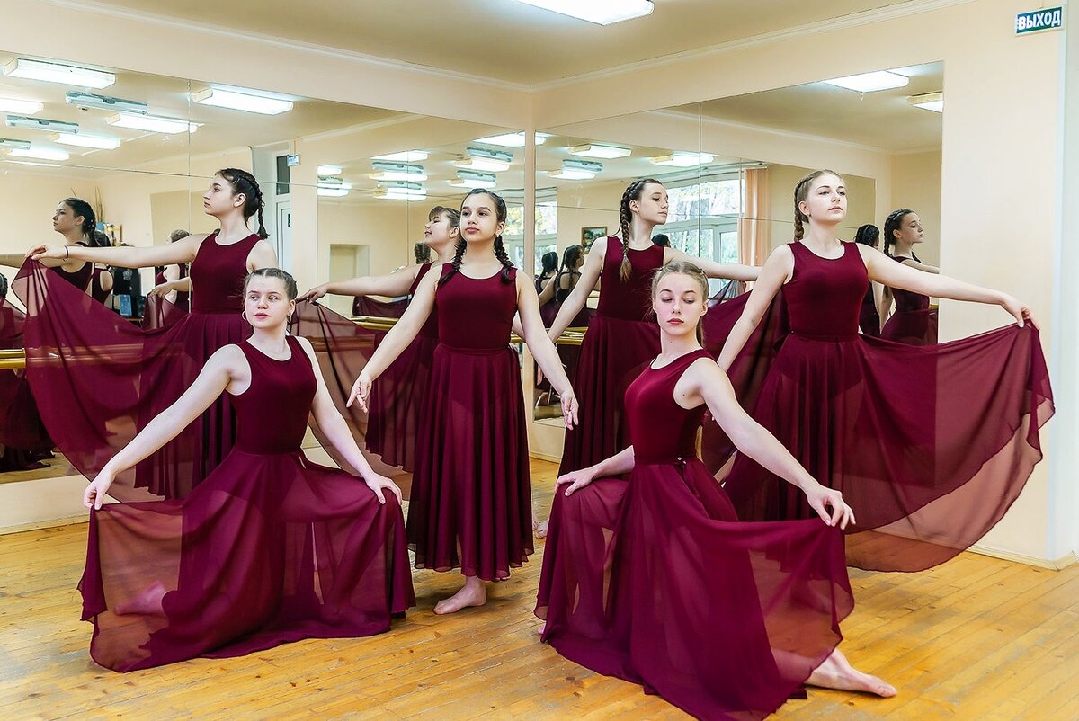 Фото автора. Это мой коллектив в родном танцклассе.