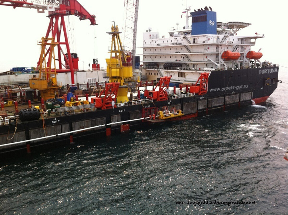 Баржа-трубоукладчик "Фортуна"