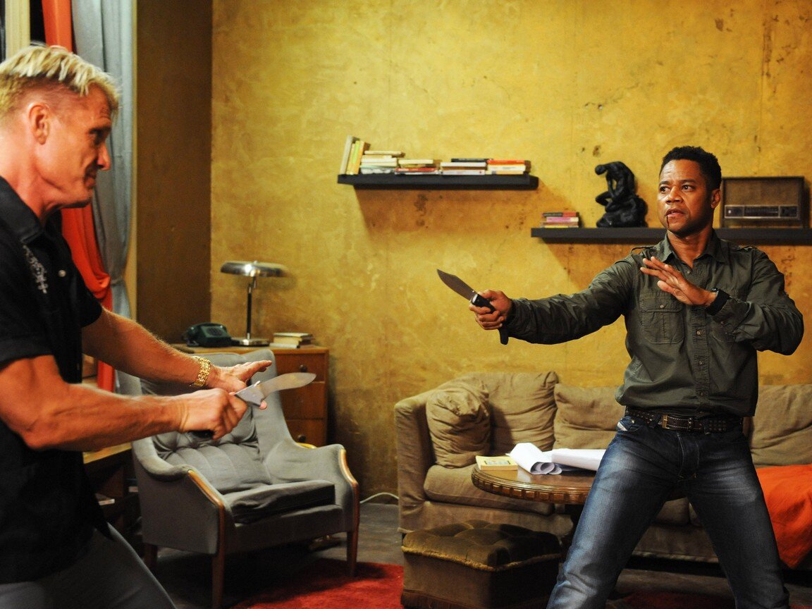 Учитывая длину ручищ Дольфа, Кьюбе тут явно не помешала бы сабля.