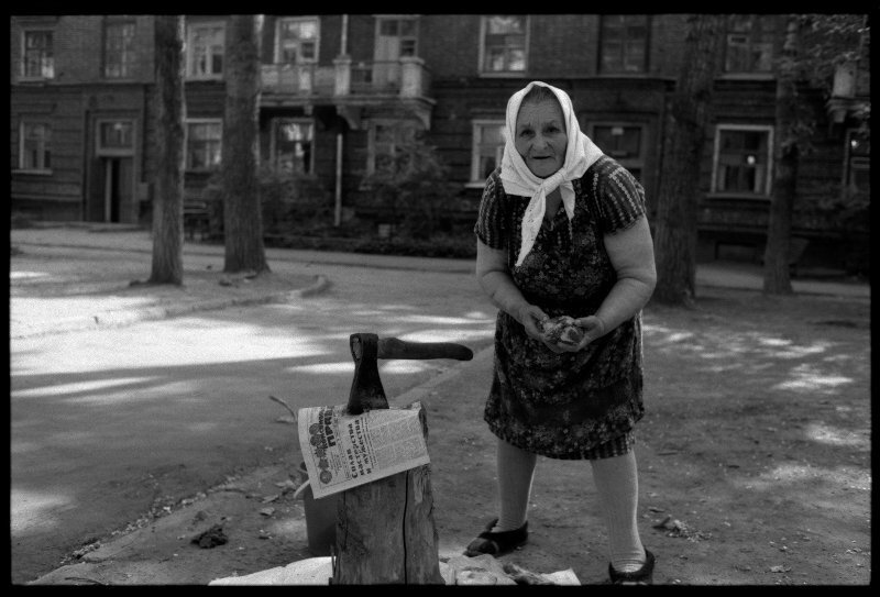 «Правда», топор и суповой набор. Улица Покрышкина
Владимир Воробьев, 1984 год, г. Новокузнецк, МАММ/МДФ.