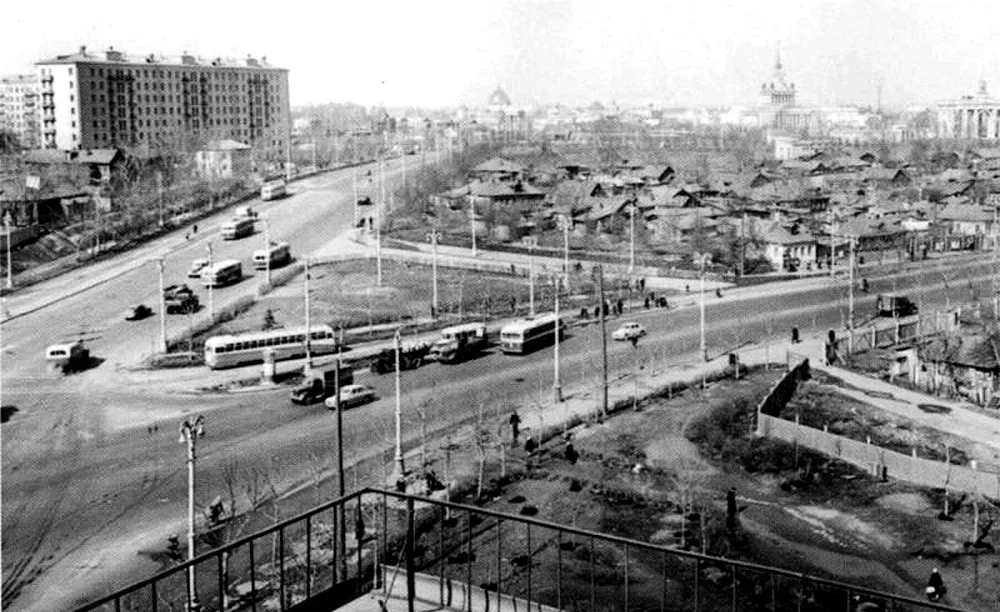 Село Алексеевское. 1958 - 1960 годы. Вид с крыши школы № 279 им Твардовского. Источник pastvu.com.