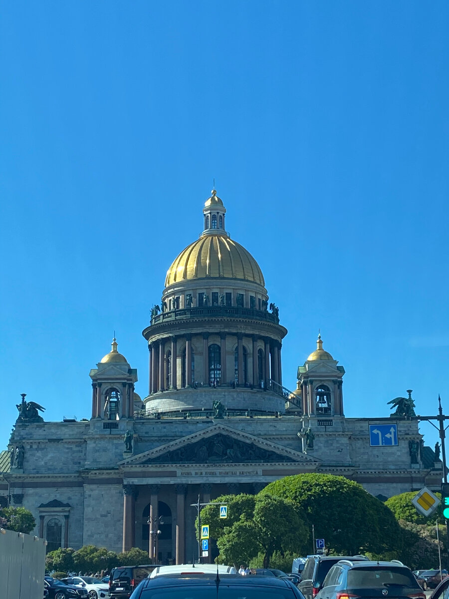 Исаакиевский собор - самая узнаваемая достопримечательность. И самая мною часто фотографируемая.