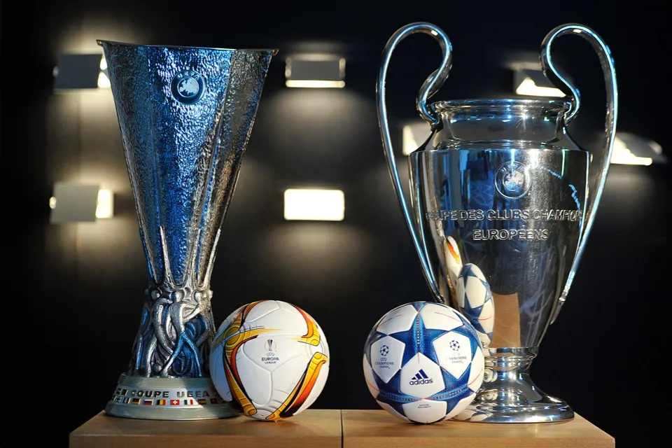 Uefa cup. Кубок Лиги чемпионов УЕФА. Кубок Лиги Европы УЕФА. UEFA Europa League kubok. ЛЧ И Ле.