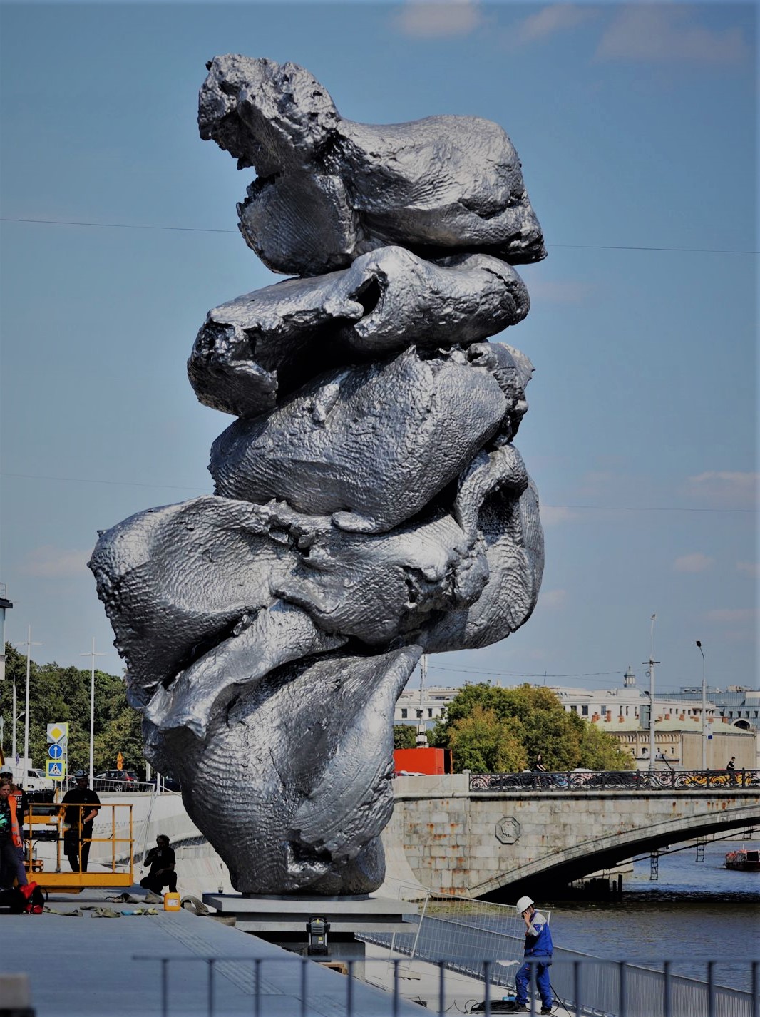 Москва опять похорошеЛЛа - памятником нашему времени.5