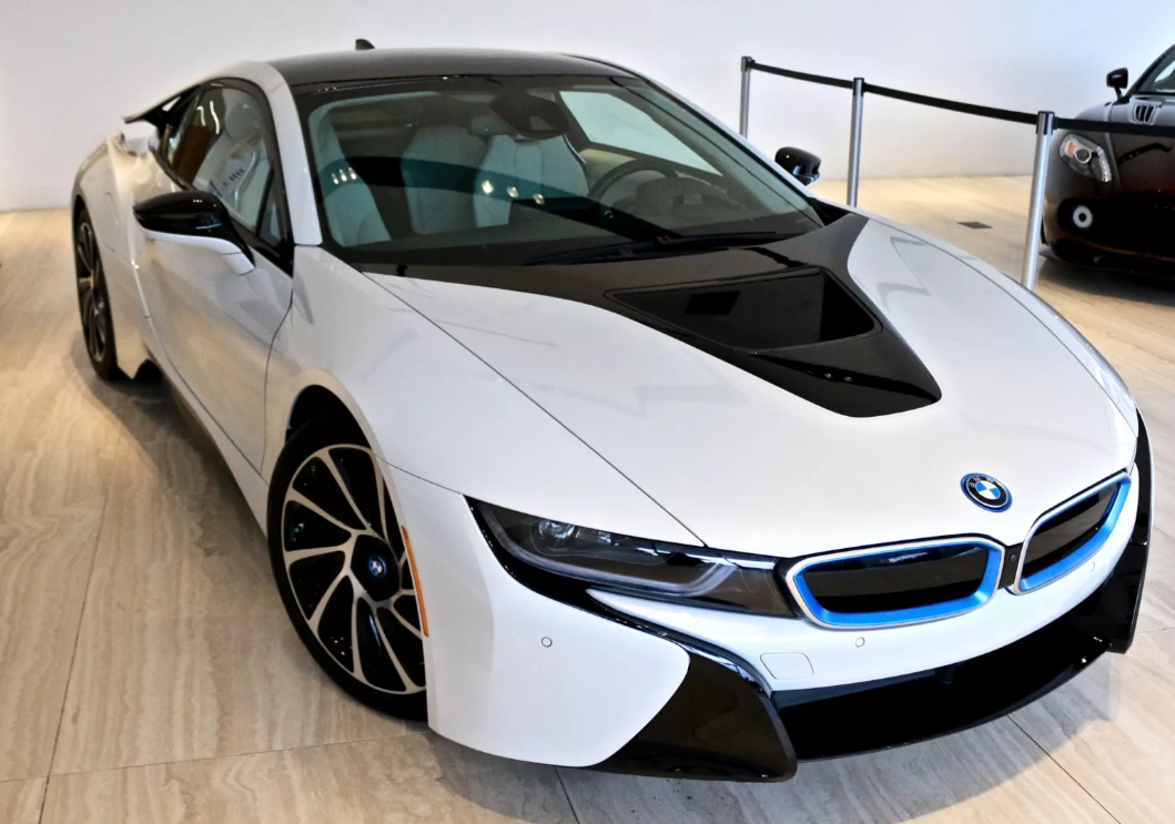 I8 BMW праворульная