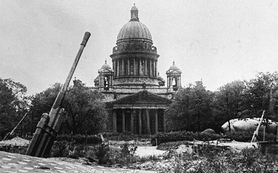 Зенитная батарея у Исаакиевского собора