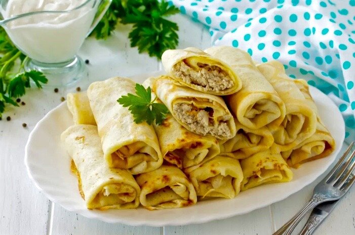 Блинчики с крахмалом и начинкой из отварной курочки. 