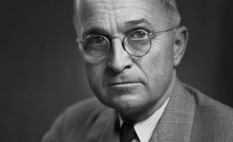 Гарри Трумэн. 33-й президент США. Именно ему принадлежит идея создания программы помощи послевоенной Европе. С этой инициативой перед Конгрессом США он попросил выступить генерала Джорджа Маршалла, который обладал безусловным авторитетом у американцев, как герой войны. 