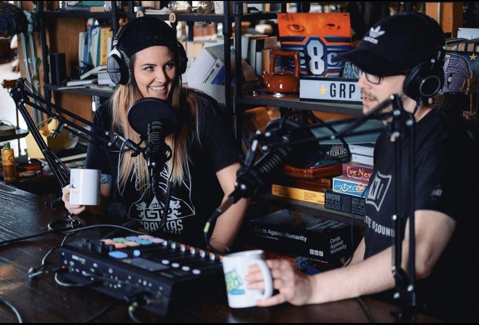 Процесс записи интервью в студии.