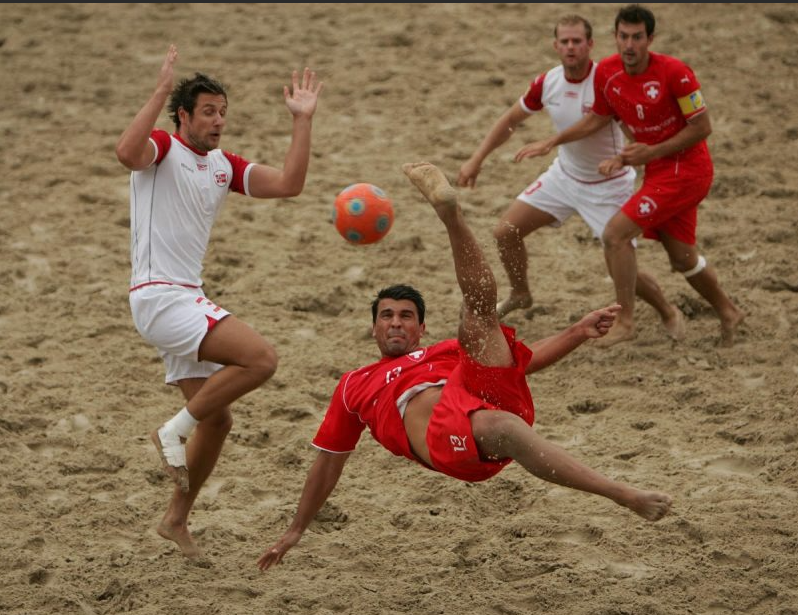 Правила пляжного футбола. Пляжный футбол. Песочный футбол. Бисиклета в пляжном футболе. Пляжный футбол фото.