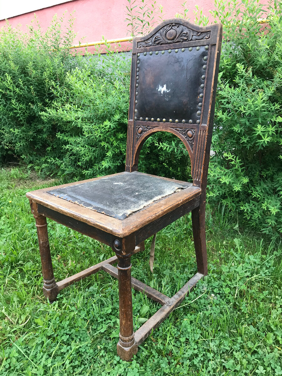 Стул старинный резной. Модерн