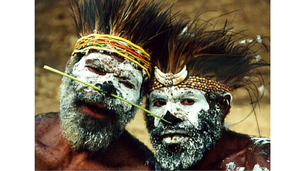 Вождь племени кукарача. Папуа новая Гвинея каннибалы.